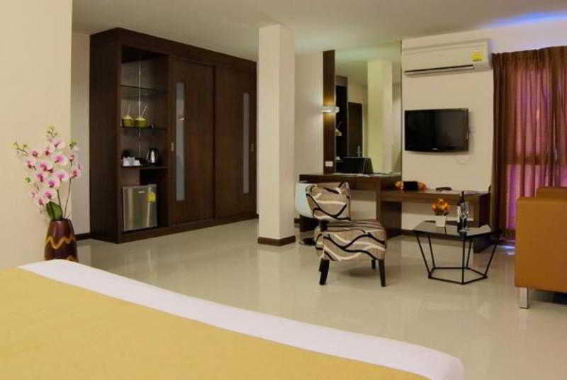 Grand Alpine Hotel Bangkok Exterior foto